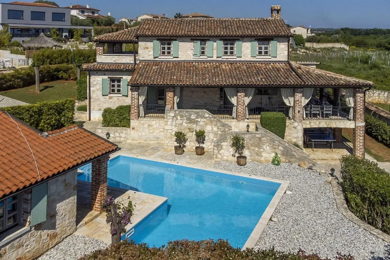 Rustic Villa Amyra With Pool And Grill In Porec Sveti Lovreč Pazenatički
