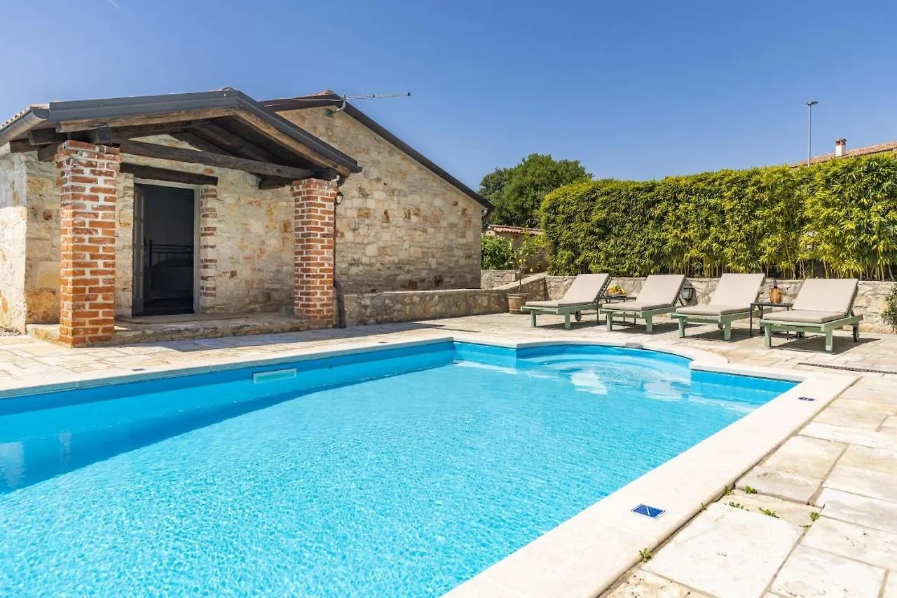 Rustic Villa Amyra With Pool And Grill In Porec Sveti Lovreč Pazenatički